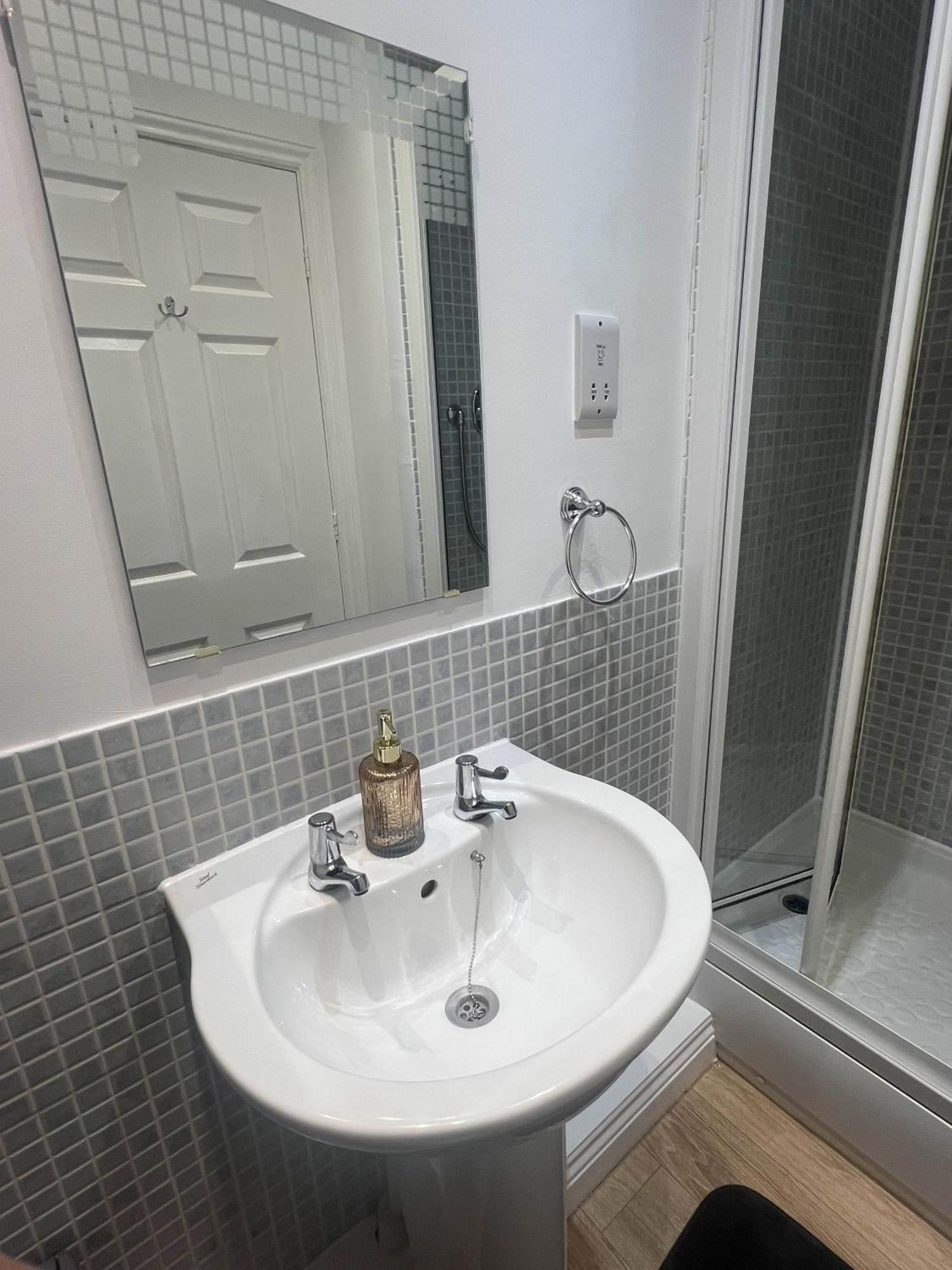 Luxury Rooms And An En-Suite Room With Free Wi-Fi Clarendon Way Colchester Exterior photo